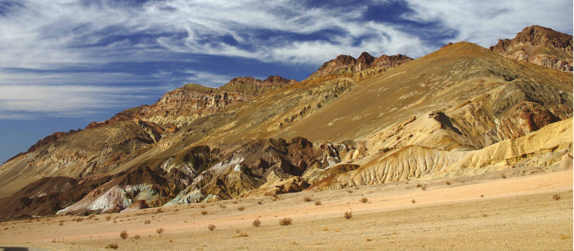Barren landscape of California's Death Valley

 | Lynne Challinor