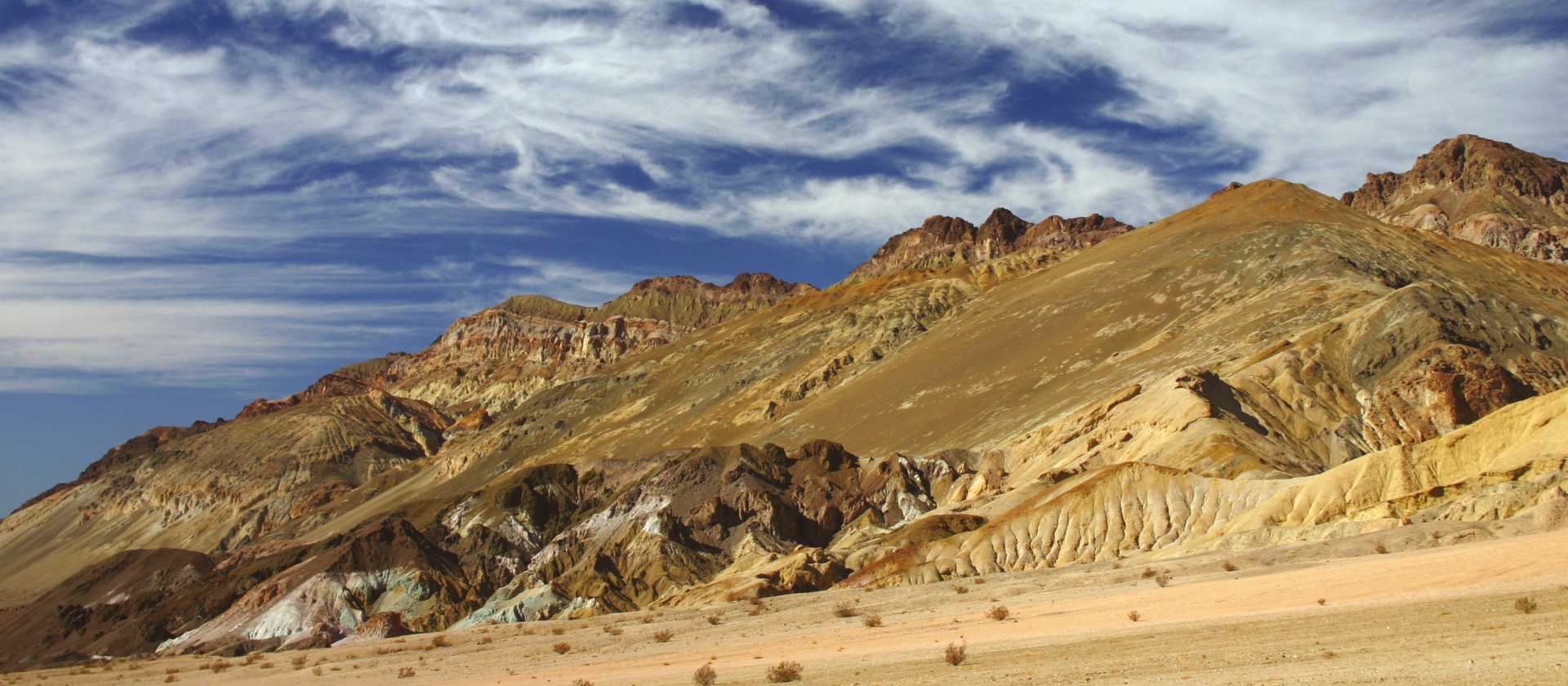 Barren landscape of California's Death Valley

 | Lynne Challinor