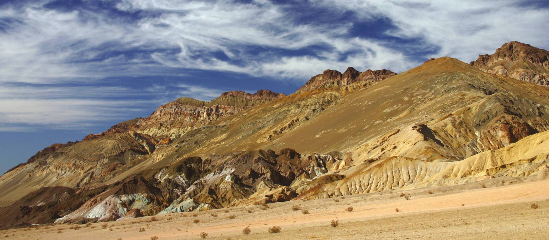 Barren landscape of California's Death Valley

 | Lynne Challinor
