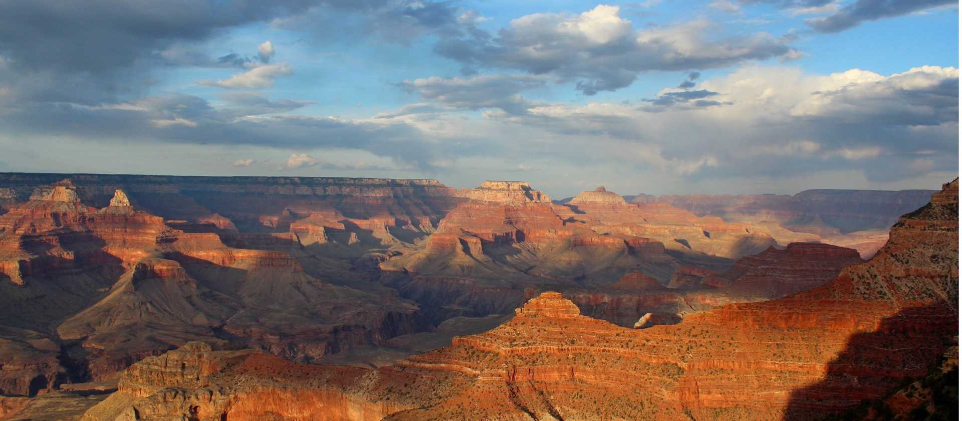 Light plays on the Grand Canyon