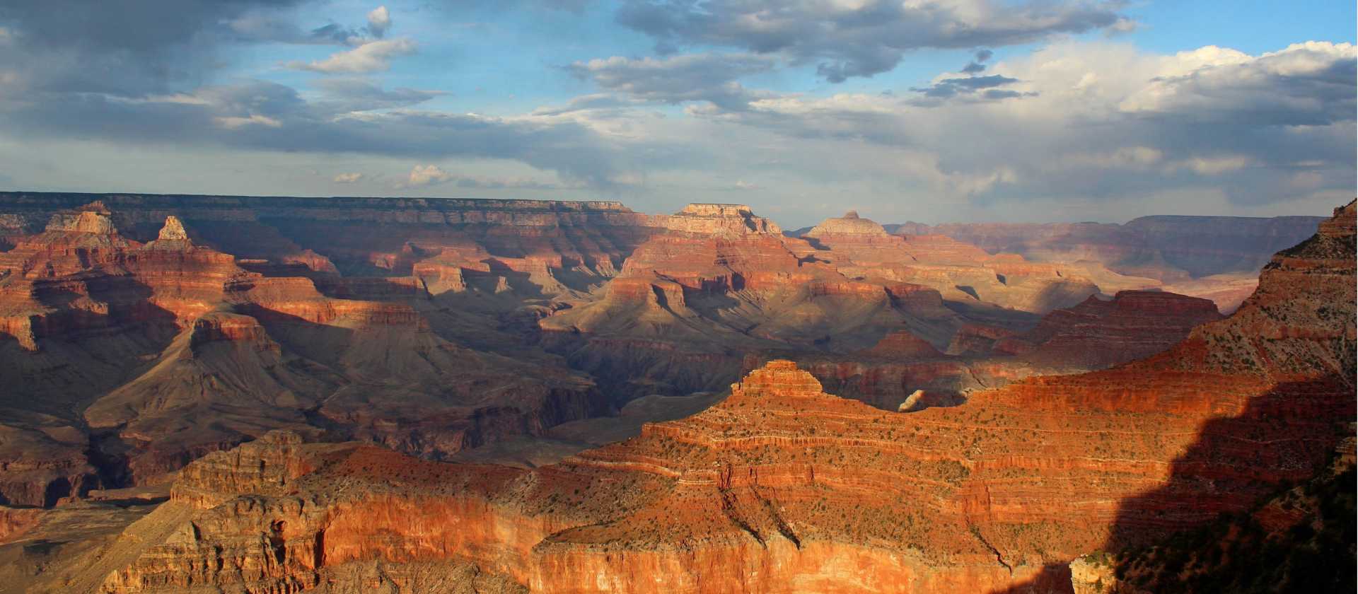 Light plays on the Grand Canyon