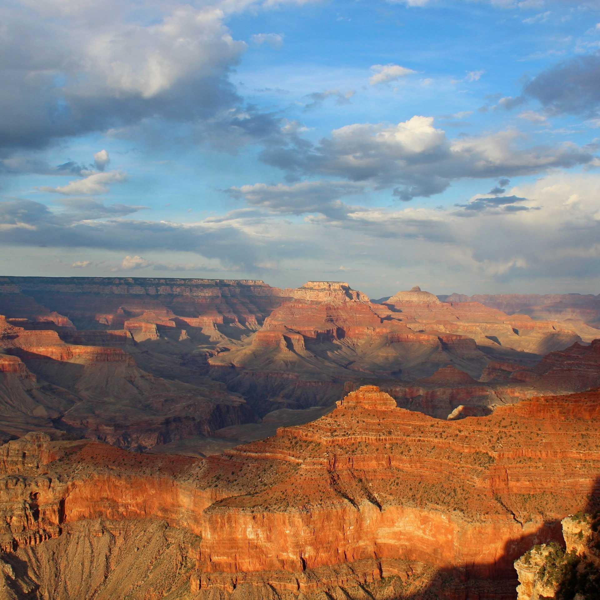 Light plays on the Grand Canyon